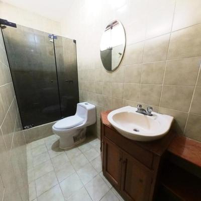 ALQUILER DE LINDA CASA DE 3 PISOS EN PIMENTEL